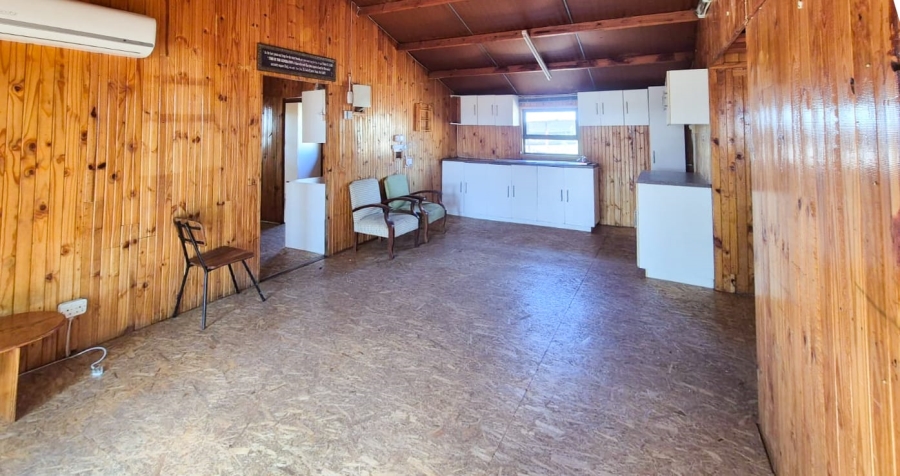 To Let 4 Bedroom Property for Rent in Queenstown Rural Eastern Cape